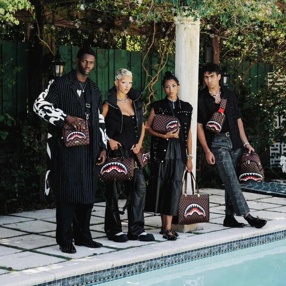 Sprayground Sawtooth Sharks In Paris Messenger Sling